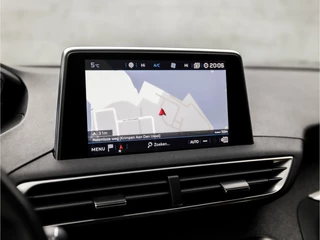 Peugeot 5008 (PANORAMADAK, APPLE CARPLAY, GROOT NAVI, 360 CAMERA, LEDER, KEYLESS, SPORTSTOELEN, ZWART HEMEL, TREKHAAK, GETINT GLAS, LED KOPLAMPEN, NIEUWSTAAT) - afbeelding nr 25