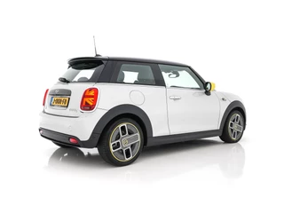 MINI Electric (INCL-BTW) *FULL-LEATHER | HARMAN/KARDON-AUDIO | FULL-LED | KEYLESS | CAMERA | NAVI-FULLMAP | ECC | PDC | CRUISE | SPORT-SEATS | DIGI-COCKPIT | DAB | HUD | AMBIENT-LIGHT | 17