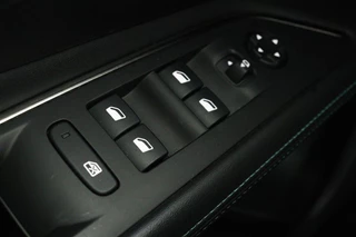 Peugeot 3008 Peugeot 3008 1.6 HYbrid 225 Allure | Stoelverwarming | Adaptive cruise | Camera | Carplay | Half leder | Navigatie | PDC | Sfeerverlichting | Full LED - afbeelding nr 31