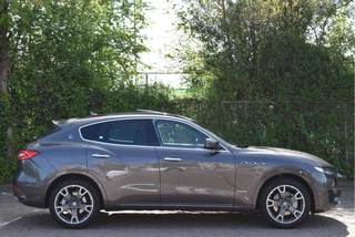Maserati Levante | Luchtvering | Pano.dak | Camera | Keyless | DAB | Carplay | LED / Xenon | 20
