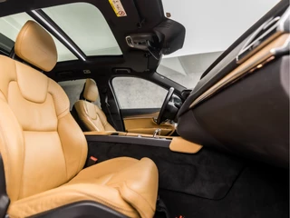 Volvo XC90 408Pk Automaat (PANORAMADAK, LUCHTVERING, APPLE CARPLAY, BOWERS&WILKINS, MEMORY SEATS, COGNAC LEDER, HEAD-UP DISPLAY, KEYLESS, GETINT GLAS, 360 CAMERA, ZWART HEMEL, NIEUWSTAAT) - afbeelding nr 8