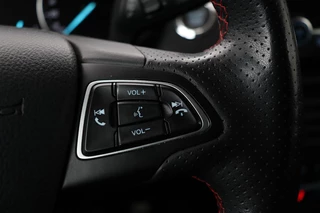 Ford EcoSport Ford EcoSport 1.0 EcoBoost ST-Line Black |  Stoel & stuurverwarming | Camera | Carplay | Half leder | Climate control | Cruise control - afbeelding nr 16