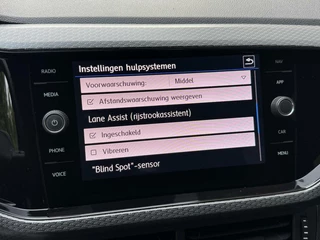Volkswagen T-Cross Volkswagen T-Cross 1.0 TSI R-line Automaat | LED | Trekhaak |  Getint glas | Climate control | Cruise control adaptief | Lane assist | Dode hoek detectie | DAB | Navigatiesysteem | Inklapbare spiegels | Parkeersensoren voor en achter - afbeelding nr 24