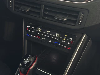 Volkswagen Polo Volkswagen Polo 2.0 TSI GTI 207PK PANO IQ LED/GRILL CAMERA STOELVERW ADAP.CRUIS ZWARTE.HEMEL 18'' LMV BEATS AUDIO 