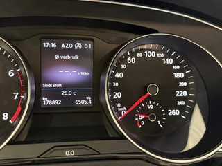 Volkswagen Passat Volkswagen Passat Variant 1.4 TSI ACT Highline Automaat | Panoramadak | Adaptive cruise | Stoelverwarming | PDC V+A | LED - afbeelding nr 25