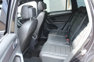 Volkswagen Tiguan Volkswagen Tiguan 1.5 TSI 150pk ACT R-Line DSG7 NL-Auto NAP Panoramadak Clima Cruise Navi Leder Keyless Dig. Cockpit El. Klep Trekhaak 1300kg - afbeelding nr 25
