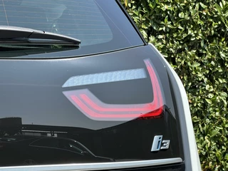 BMW i3 BMW i3 120Ah 42 kWh, PANO, NAVI, CRUISE, LED, ECC-AIRCO, CAMERA, STOELVERWARMING, LICHTMETAAL 18