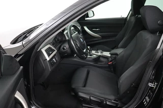 BMW 3 Serie BMW 3-serie Gran Turismo 320i Business | Sportstoelen | Navigatie |  Cruise control | Bluetooth | Parkeerhulp | Climate control - afbeelding nr 4