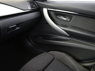 BMW 3 Serie BMW 3-serie 320i M Sport | Sportstoelen | Alcantara |  Full LED | Navigatie | Climate control | Bluetooth | Parkeerhulp | Cruise control - afbeelding nr 19