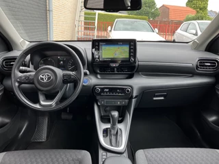 Toyota Yaris Toyota Yaris 1.5 Hybrid Dynamic AUT. | 1e eigenaar | dealer onderhouden | navigatie | stoel-stuurverw. | camera | adapt. cruise - afbeelding nr 14