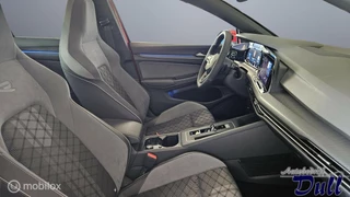 Volkswagen Golf Volkswagen Golf 1.5 eTSI R-Line DSG Panoramadak App Carplay! - afbeelding nr 9