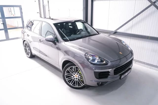 Porsche Cayenne Porsche Cayenne 3.0 S E-Hybrid 416 pk | NL auto NAP | Rijklaarprijs | Bose | Panoramadak | 21 inch | Meteorgrey | - afbeelding nr 9