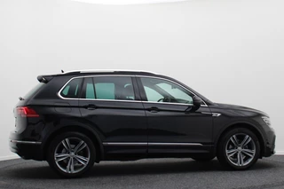 Volkswagen Tiguan Leer, Panoramadak, ACC, Camera, Apple Carplay, DAB, PDC, Trekhaak, 19'' - afbeelding nr 9