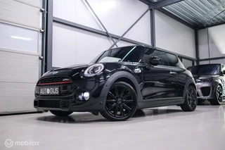 MINI Cooper S Mini 2.0 JCW Package | Kuipstoelen | JCW exhaust | Camera | Adaptive cruise | HUD | Xenon | Flippers |