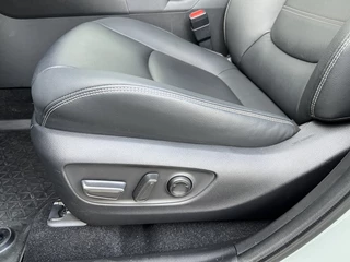 Toyota RAV4 Toyota RAV4 2.5 Hybrid AWD Executive Vol Leder | JBL Audio | Electrische Sto - afbeelding nr 11