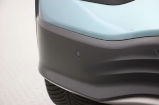 Hyundai Kona Hyundai Kona Electric Premium 64 kWh - Carplay, Camera, Leer, Stoelverw. - afbeelding nr 30