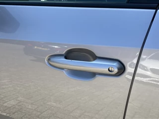 Toyota RAV4 Toyota RAV4 2.5 Hybrid AWD Bi-Tone AUT. | 1e eigenaar | 360 gr. camera | navigatie | panoramadak | JBL audio | rij assistentie - afbeelding nr 12