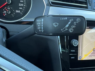 Volkswagen Passat Panoramadak Led Matrix ACC Camera Parkeersensoren Chroom Pakket Stoelverwarming 1/2 Leder Alcantara NL Auto 1e Eigenaar - afbeelding nr 33