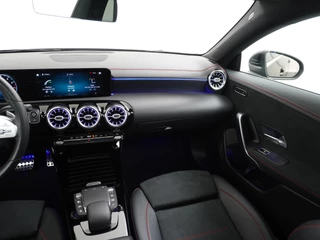 Mercedes-Benz CLA Mercedes-Benz CLA Shooting Brake 200 AMG // Panoramadak // Sfeerverlichting // Privacy Glas // 19