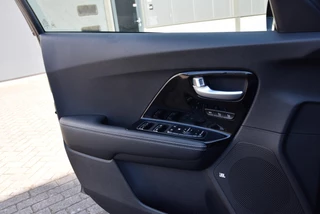 Kia e-Niro Kia e-Niro ExecutiveLine 64 kWh | Stoelverwarming/koeling | Elektrisch verstelb. bestuurdersstoel met geheugen | Draadloze telefoonlader | - afbeelding nr 24
