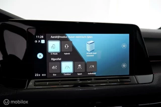 Volkswagen Golf Volkswagen Golf 1.4 eHybrid  245pk GTE pano|IQ-led|nav|cam|dab|acc|lmv18 - afbeelding nr 17