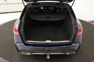 Mercedes-Benz C-Klasse Mercedes-Benz C-klasse 200 AMG | Stoelverwarming | Carplay | Trekhaak |  Matrix LED | Sfeerverlichting | Leder/Alcantara | Side Assist | Camera - afbeelding nr 11