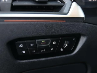 BMW 3 Serie BMW 3-serie 330e High Executive M-sport | H&K audio | Schuif/kanteldak | ACC | Dodehoekdetectie | Laser LED | Head-up display | - afbeelding nr 32