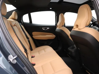 Volvo S60 Volvo S60 B4 AUT(7) PLUS DARK 360GR CAM HARMAN/KARDON STOELVENTILATIE SCHU - afbeelding nr 8