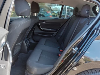 BMW 1 Serie 118i 136pk Automaat Executive Sport-Line | Origineel NL | Navi | Clima | Cruise | Bluetooth Carkit+Streaming | Led Koplampen | Licht+Regensensor | Pdc | Mistlampen | Privacy Glass | 16''lm - afbeelding nr 11