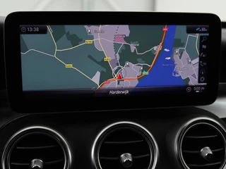 Mercedes-Benz C-Klasse Mercedes-Benz C-klasse 300e AMG Night | Adaptive cruise |  Stoelverwarming | Carplay | Leder/Alcantara | Camera | Navigatie | Full LED - afbeelding nr 13
