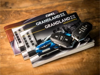 Opel Grandland X Opel Grandland X 1.2 Turbo Business Executive (APPLE CARPLAY, GROOT NAVI, CLIMATE, LEDER, TREKHAAK, SPORTSTOELEN, GETINT GLAS, ELEK ACHTERKLEP, LANE ASSIST, NIEUWE APK, NIEUWSTAAT) - afbeelding nr 17
