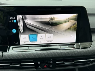 Volkswagen Golf Volkswagen Golf 1.5 eTSI R-Line Automaat | Panoramadak | LED | Black Style | Harman/Kardon HiFi | Achteruitrijcamera | Sfeerverlichting | Trekhaak afneembaar | Adaptieve cruise control | Parkeersensoren voor en achter - afbeelding nr 28