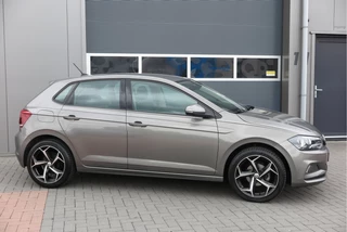 Volkswagen Polo Volkswagen Polo 1.0 TSI 95 PK Comfortline , Trekhaak , Stoelverwarming , Navigatie , Parkeersensoren , Climate control , 17