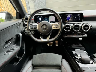 Mercedes-Benz A-Klasse Mercedes A-klasse 200 AMG-styling Automaat | Widescreen Navi | Stoelverwarming | Getint glas | Metallic lak | Parkeersenoren voor en achter | Achteruitrijcamera - afbeelding nr 27