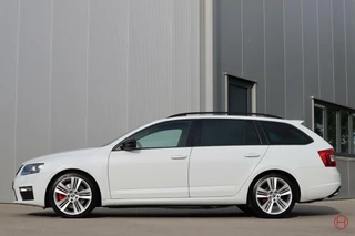 Škoda Octavia Skoda Octavia Combi 2.0 TSI RS DSG 220 PK / 1e eig / Stoelverwarming / Cruise / Xenon - afbeelding nr 43
