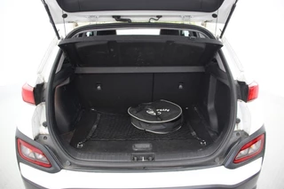 Hyundai Kona Hyundai Kona Electric Fashion 64 kWh - Carplay, Camera, Stoelverw. SOH 100% - afbeelding nr 10