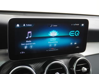 Mercedes-Benz GLC Mercedes-Benz GLC 300e AMG // Panoramadak // Burmester // 360 Camera // Keyless // Carbon // Sfeerverlichting // Carplay - afbeelding nr 27