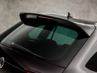 Volkswagen Tiguan 150Pk Automaat (PANORAMADAK, DIGITAL COCKPIT, APPLE CARPLAY, ELEK SPORTSTOELEN, LEDER, STOELVERWARMING, CAMERA, GETINT GLAS, KEYLESS, LED, ELEK ACHTERKLEP, PARKEER ASSISTENT, NIEUWSTAAT) - afbeelding nr 38