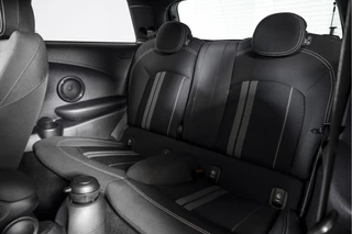 MINI Cooper MINI Cooper 1.5 135 PK Chili - JCW Trim | Cruise | Stoel-+Voorruitverw. | PDC | NAV | ECC | LM 17