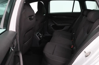 Škoda Octavia Skoda Octavia 1.0 e-TSI Sport | Carplay | Trekhaak |  Sportstoelen | Full LED | Sfeerverlichting | Navigatie | Climate control | Parkeerhulp - afbeelding nr 7