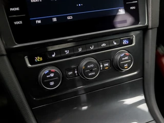 Volkswagen Golf Automaat (APPLE CARPLAY, GROOT NAVI, CLIMATE, CAMERA, STOELVERWARMING, SPORTSTOELEN, ADAPTIVE CRUISE, DAB+, NIEUWE APK, NIEUWSTAAT) - afbeelding nr 9