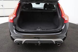 Volvo V60 Volvo V60 2.0 T3 R-Design | Dealer onderhouden |  Stoelverwarming | Xenon | Trekhaak | Navigatie | Leder/Alcantara | Parkeerhulp | Bluetooth | Cruise control - afbeelding nr 11