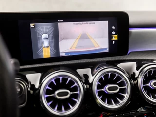 Mercedes-Benz A-Klasse 218Pk Automaat (SCHUIFDAK, APPLE CARPLAY, SFEERVERLICHTING, MEMORY SEATS, CAMERA, BURMESTER, LEDER/ALCANTARA, ADAPTIVE CRUISE, GETINT GLAS, NIEUWSTAT) - afbeelding nr 19