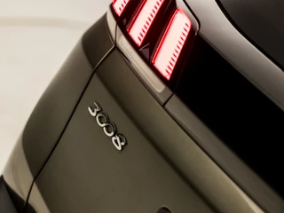 Peugeot 3008 Peugeot 3008 1.2 PureTech Sport Automaat (APPLE CARPLAY, GROOT NAVI, 360 CAMERA, TREKHAAK, LEDER, KEYLESS, SPORTSTOELEN, CRUISE, GETINT GLAS, NIEUWE APK, NIEUWSTAAT) - afbeelding nr 29