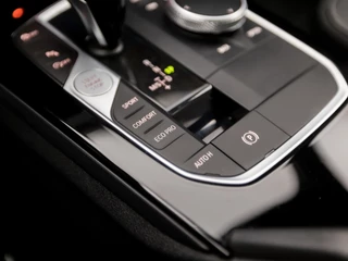 BMW 1 Serie Automaat (PANORAMADAK, M PAKKET, APPLE CARPLAY, GROOT NAVI, STOELVERWARMING, LEDEREN SPORTSTOELEN, CAMERA, GETINT GLAS, M SPORT BESTURING, SFEERVERLICHTING, NIEUWE APK, NIEUWSTAAT) - afbeelding nr 33