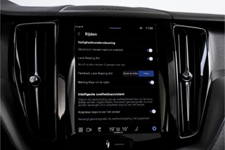 Volvo XC60 Volvo XC60 2.0 T6 Plug-in hybrid AWD Plus Dark | S/K-Panodak | Dig. Cockpit | Adapt. Cruise | Memory Stoelen | Elek. Klep | Stoel-+stuurverw. | 360 Camera | Harman/Kardon | NAV+App. Connect | LM 19