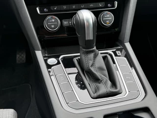 Volkswagen Passat Volkswagen Passat Variant 1.5 TSI Automaat/Trekhaak/Climate control/Stoelverwarming/150PK Keyless entry - afbeelding nr 29