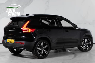 Volvo XC40 Volvo XC40 2.0 T5 AWD R-Design | 247PK | PANO | H&K | Leder | Memory - afbeelding nr 2