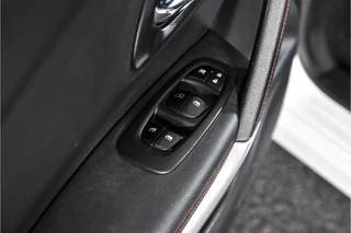 Renault Kadjar | Cruise | Stoelverw. | PDC | Camera | NAV | ECC | Trekhaak | LM 19