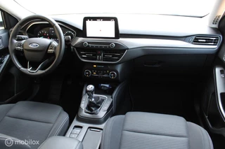 Ford Focus Ford Focus 1.0 EcoBoost 125 PK Titanium Business, Trekhaak, Clima, Donker glas, App connect, Cruise, Clima, Navi, Pdc voor + achter - afbeelding nr 4